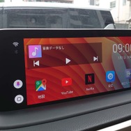 『VISIT（ビジット）』を繋いだときの純正メインユニットの表示例。
