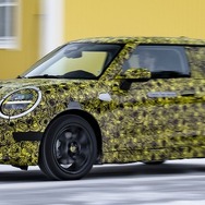 MINI ハッチバック 次期型のEVプロトタイプ