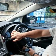 コシのある操舵感が心地良い感触を伝えてきた