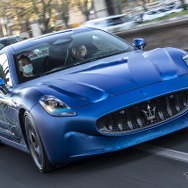 マセラティ・グラントゥーリズモ 次期型のEVプロトタイプに試乗するステランティスのカルロス・タバレスCEO