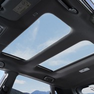 パノラマムーンルーフ（電動ロールシェード付）