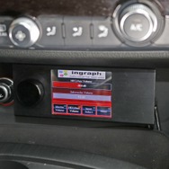 ヘリックスのダイレクターはセンタークラスター下部のスペースに設置される。操作性＆視認性の高く使い勝手が良い。