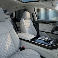 アウディ S8 改良新型