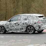 BMW X1 次期型プロトタイプ（スクープ写真）