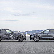 マツダ CX-60 プロトタイプ（左）とCX-5（右）
