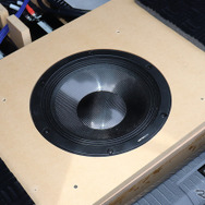 ハイエンドシステムが搭載されたオーディオカーの一例（製作ショップ:カーオーディオクラブ＜大阪府＞）。