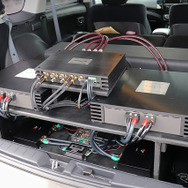 ドアスピーカーが「アウター化」されたオーディオカーの一例（製作ショップ：ジパング＜鳥取県＞）。