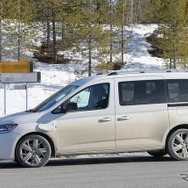 VW キャディ PHEV ロングホイールベース仕様のプロトタイプ（スクープ写真）