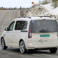 VW キャディ PHEV プロトタイプ（スクープ写真）