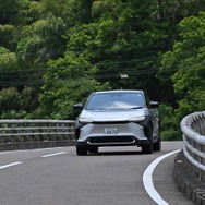 トヨタ bZ4X