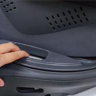 チャイルドシートもBRIDE印！ ブリッドとリーマンのコラボ「BRIDE Konforte ISOFIX black ver.」がリニューアルして新発売