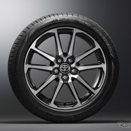 215/50R18タイヤ（FALKEN FK510 SUV）＆専用18インチアルミホイール（切削光輝/センターオーナメント付）
