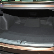 メーカーサイトでも大きく『容量450L』がアピールされている。パトカー化への布石なのか？