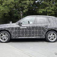 BMW X3 次期型に追加されるPHEV（スクープ写真）