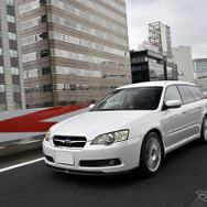 追い越し車線はあくまで追い越す時にだけ走ることを心がけよう