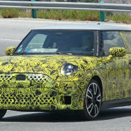 MINI JCW 改良新型プロトタイプ（スクープ写真）