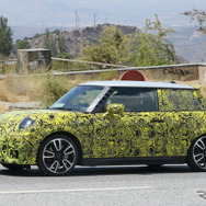 MINI JCW 改良新型プロトタイプ（スクープ写真）