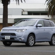 三菱・アウトランダーPHEV(先代）