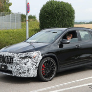 メルセデスAMG GLA35 改良新型プロトタイプ（スクープ写真）