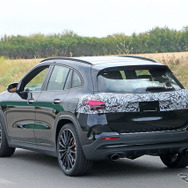 メルセデスAMG GLA35 改良新型プロトタイプ（スクープ写真）