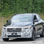 メルセデスAMG GLA35 改良新型プロトタイプ（スクープ写真）