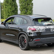 メルセデスAMG GLA35 改良新型プロトタイプ（スクープ写真）