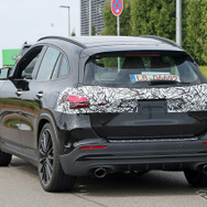 メルセデスAMG GLA35 改良新型プロトタイプ（スクープ写真）