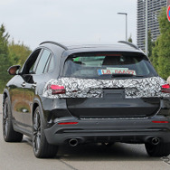 メルセデスAMG GLA35 改良新型プロトタイプ（スクープ写真）