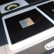「外部パワーアンプ」を搭載したオーディオカーの一例（製作ショップ：イングラフ＜青森県＞）。