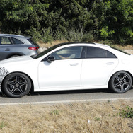 メルセデスベンツ CLA 改良新型プロトタイプ（スクープ写真）