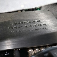 プロセッサーにはヘリックスのDSP URTLAをチョイス。複数の入力を切り替えるセレクターの役目も果たしている。