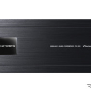 D級パワーアンプの一例（カロッツェリア・PRS-D800）。