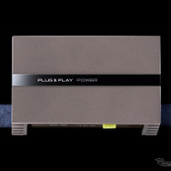 D級パワーアンプの一例（PLUG&PLAY・PLUG&PLAY POWER）。