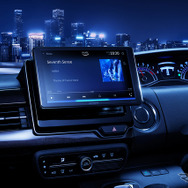 「Apple CarPlay」と「androidauto」に対応した市販ディスプレイオーディオの一例（カロッツェリア・DMH-SF700）。