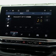 AM/FMラジオ（Uconnect）10.1インチタッチパネルモニター（Apple CarPlay/Android Auto）