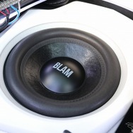 スピーカーはフロント回りを含めすべてブラムとした。サブウーファーには同ブランドのR12をチョイス。サウンドの統一感も万全。
