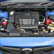 エンジンは2.0L DOHC直噴+モーター（e-BOXER）。