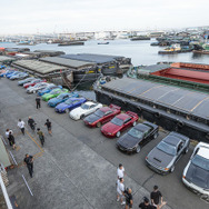 会場前に並んだ日本車のチューニングカー