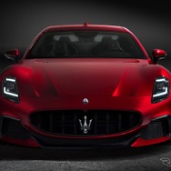 マセラティ・グラントゥーリズモ 新型の「トロフェオ」