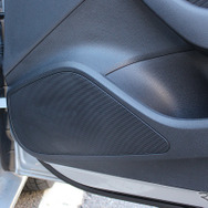 純正スピーカーに対しても「バイアンプ接続」は実行可能だ。