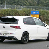謎のVW『ゴルフR』プロトタイプ（スクープ写真）