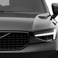 ボルボ XC40 アルティメット B4 AWD ダークエディション