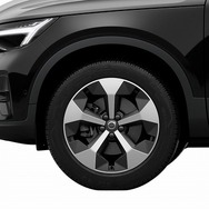 ボルボ XC40 アルティメット B4 AWD ダークエディション（5Yスポークアルミホイール）