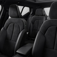 ボルボ XC40 アルティメット B4 AWD ダークエディション（シート）