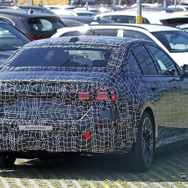 BMW i5 M60 プロトタイプ（スクープ写真）