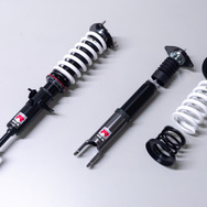 サーキットからワインディングまで！ HKSのサスペンション製品「ハイパーマックス R」にフェアレディZ／Z33用のラインナップが追加