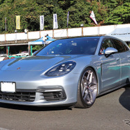 ポルシェ・パナメーラ4スポーツツーリスモ（ショップデモカー）by ルロワ