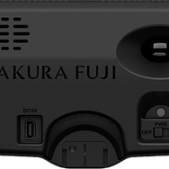 本体背面にレーザー光を高精度で警報する「エスフェリックレンズ」を搭載