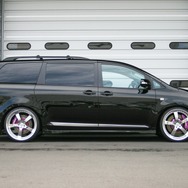 RX1［VSTA8-M1AS3］装着車シエナ（装着時画像 (Ft: -40mm / Rr: -50mm )）