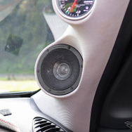 ドアスピーカーを「アウター化」にて装着したオーディオカーの一例（製作ショップ：M.E.I.＜広島県＞）。
